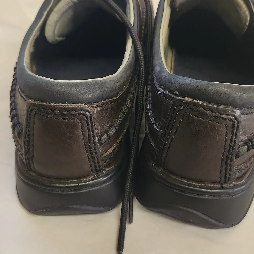 Merrell men's size 9 lace up brown EUC